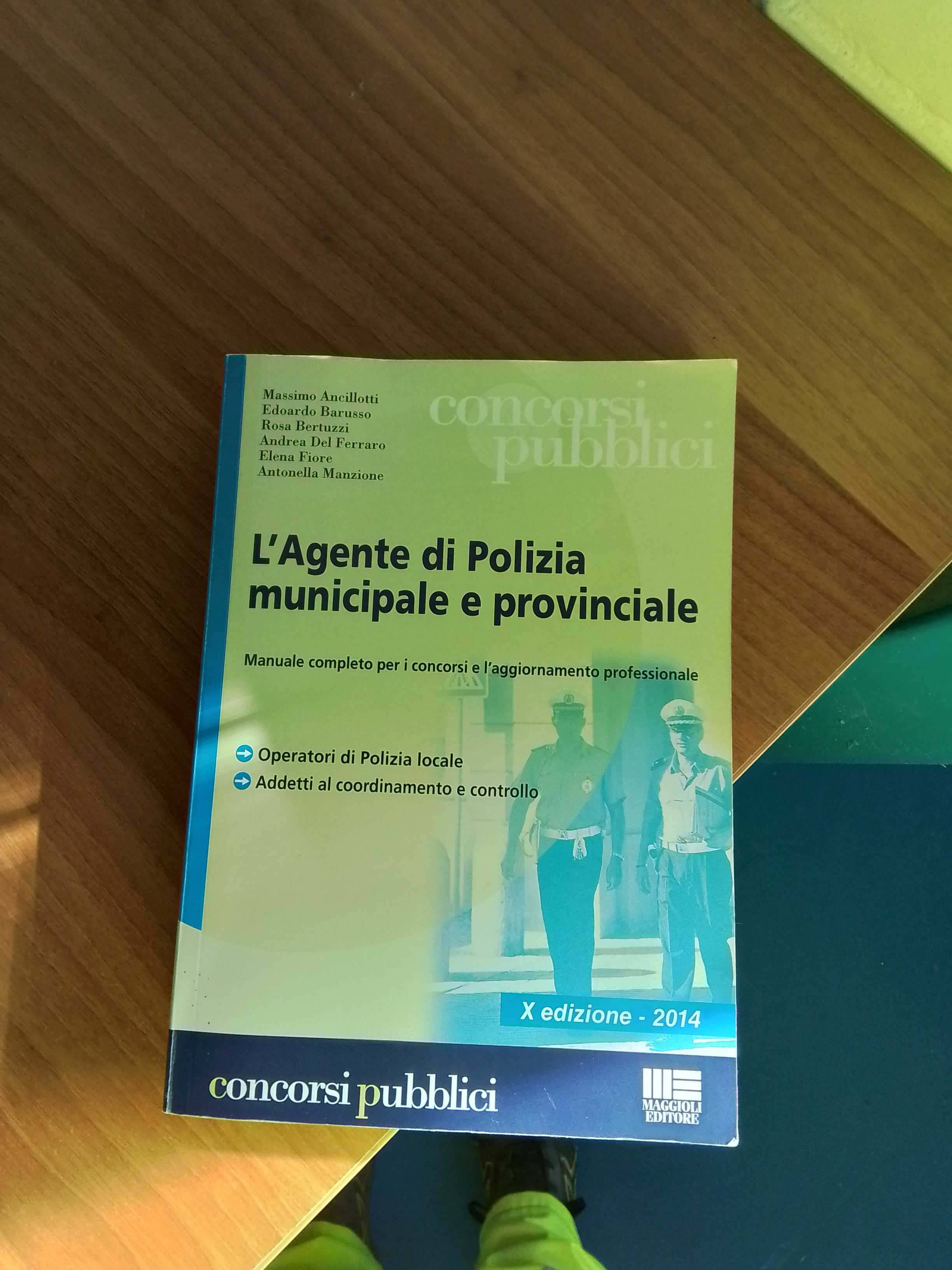 libro concorso per agente di polizia