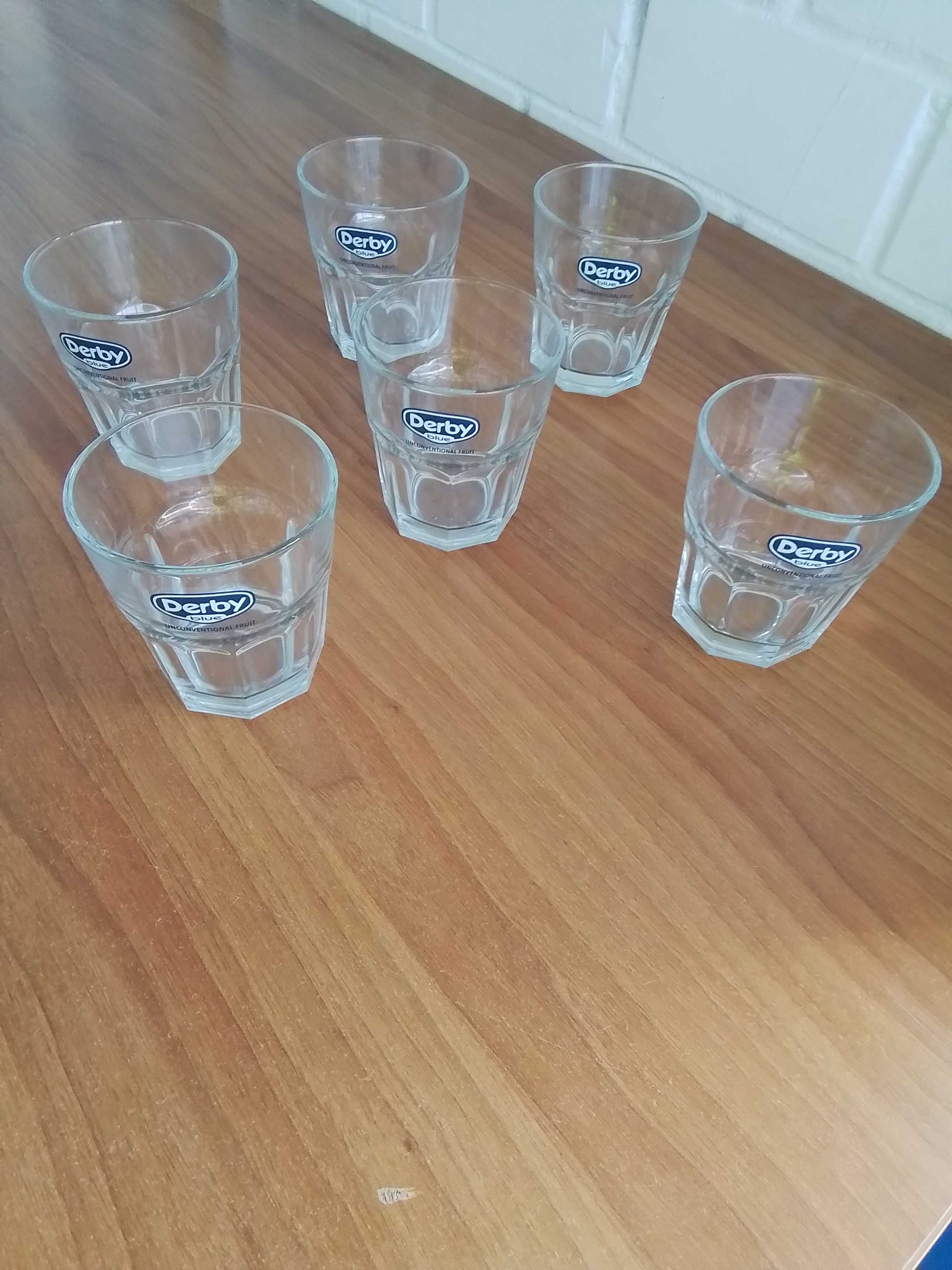 6 bicchieri d'acqua 