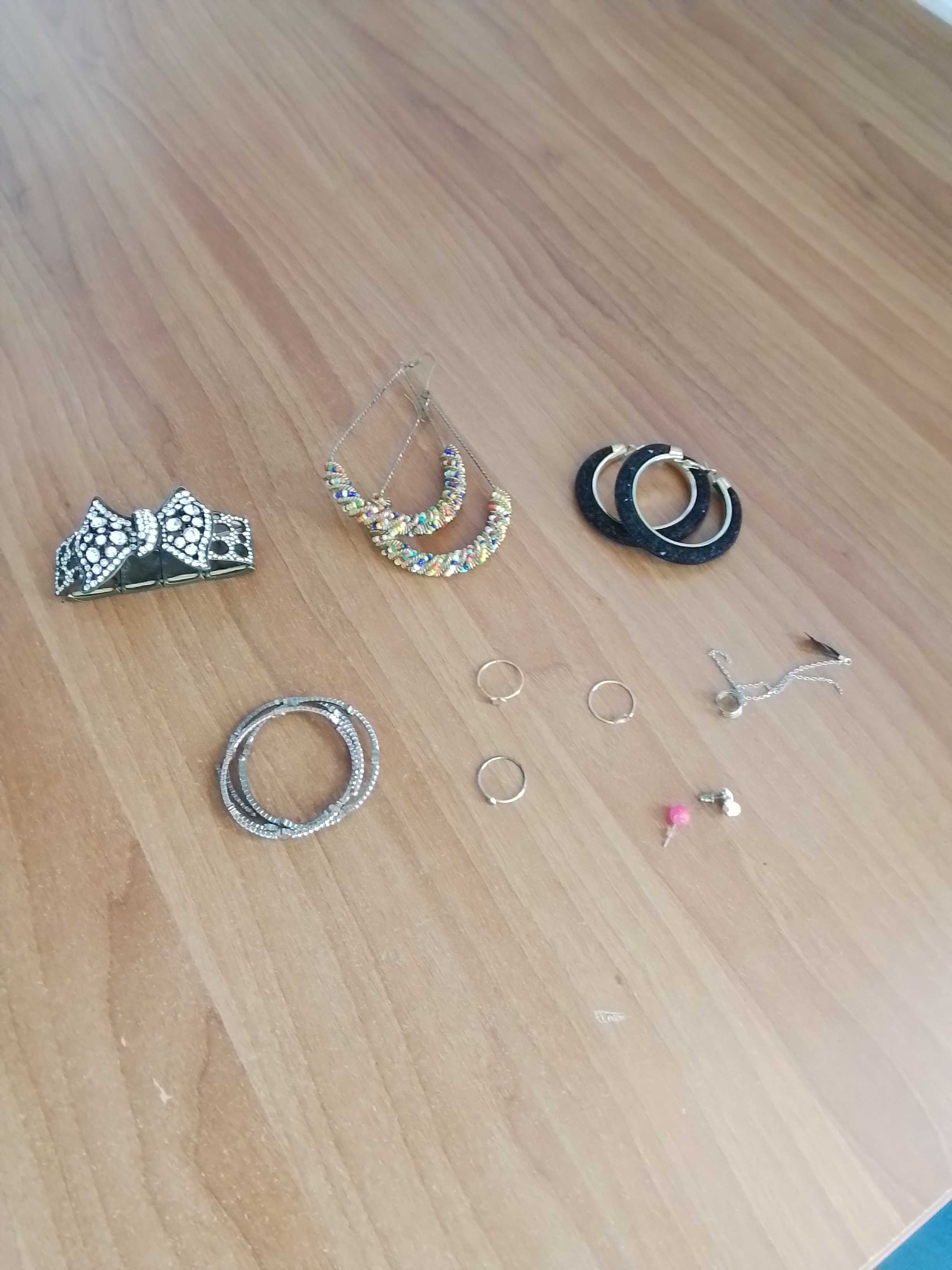 orecchini e bracciali  vari