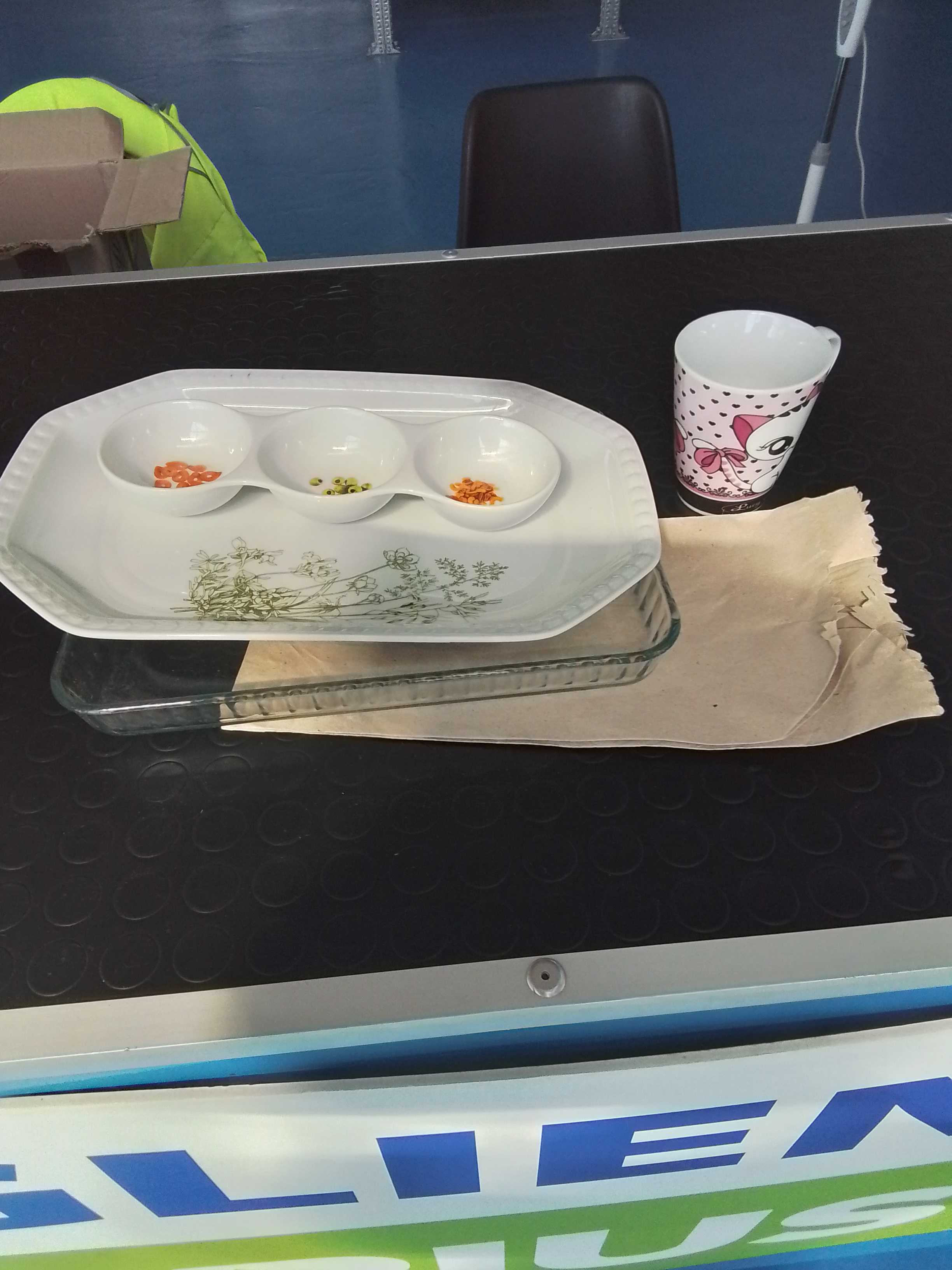tris vassoi +tazza