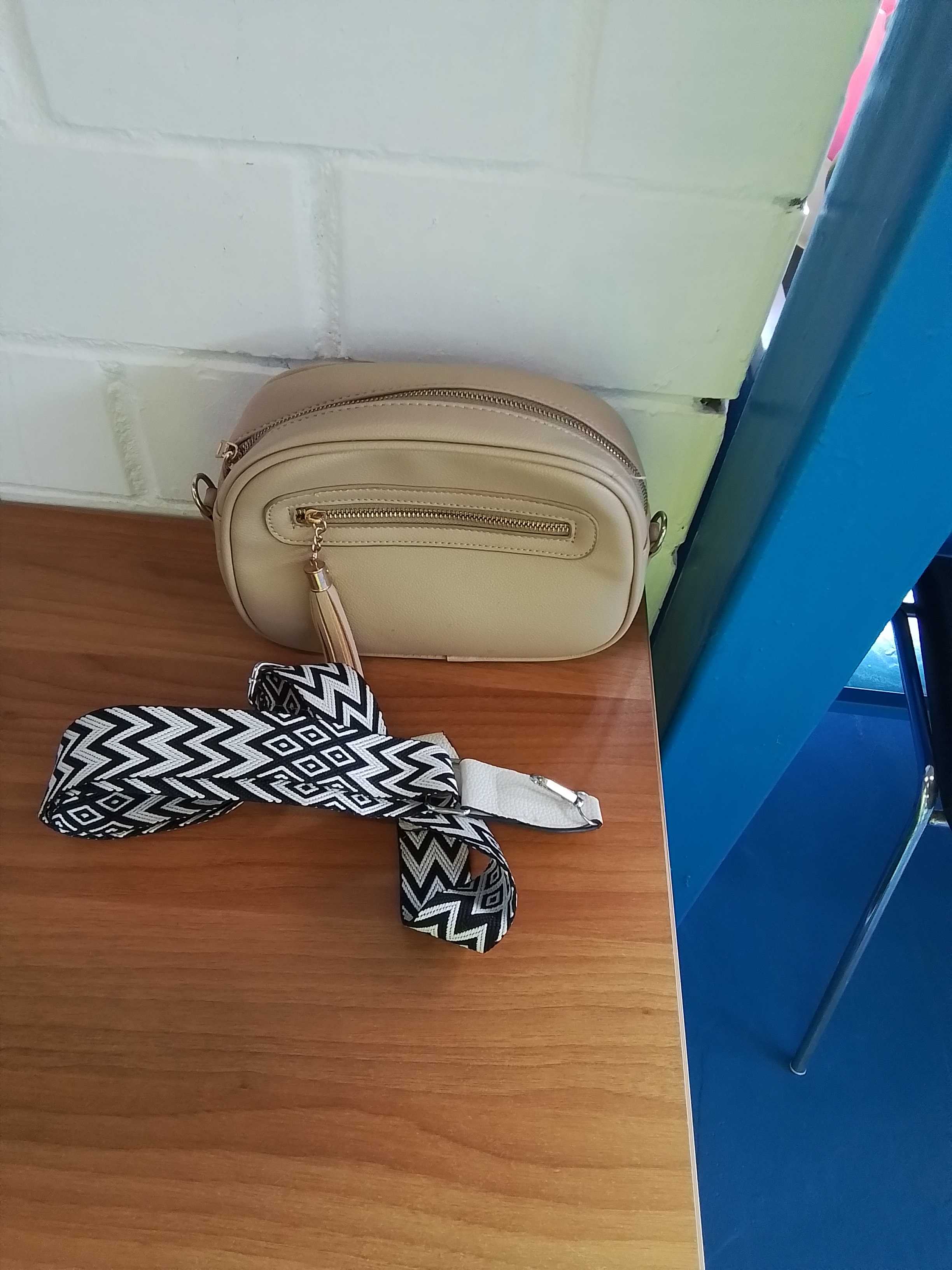 cinghia per borsa e borsa