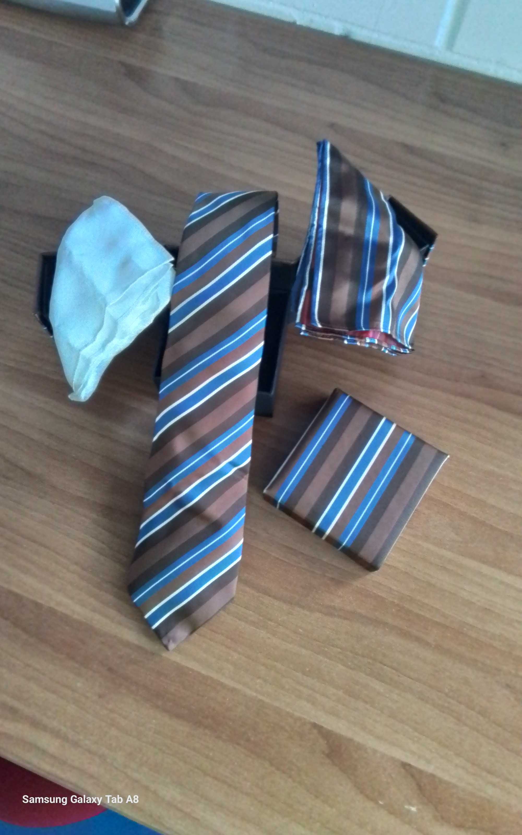 cravatta con fazzoletto 