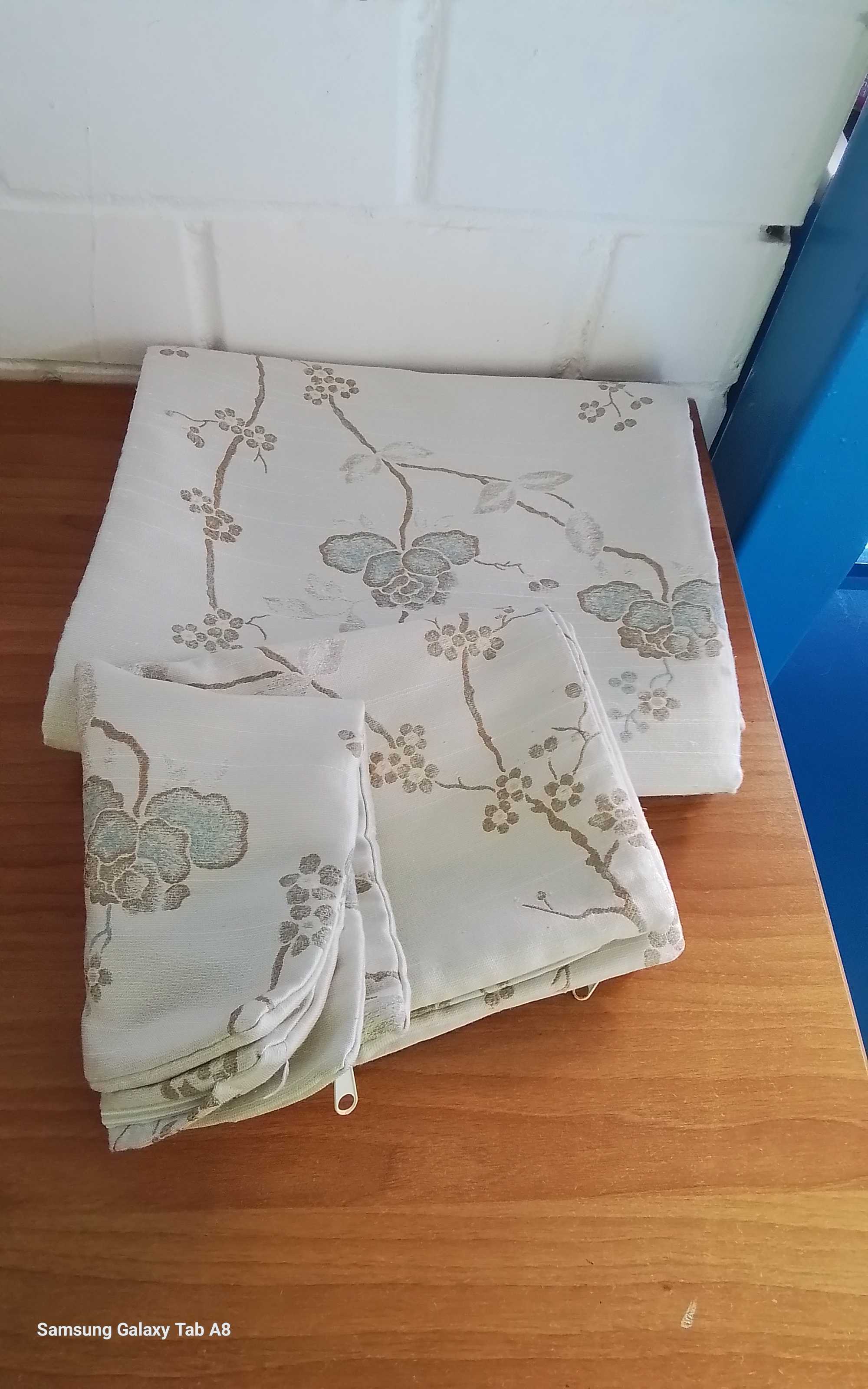 tovaglia rettangolare  con 2 porta cuscini