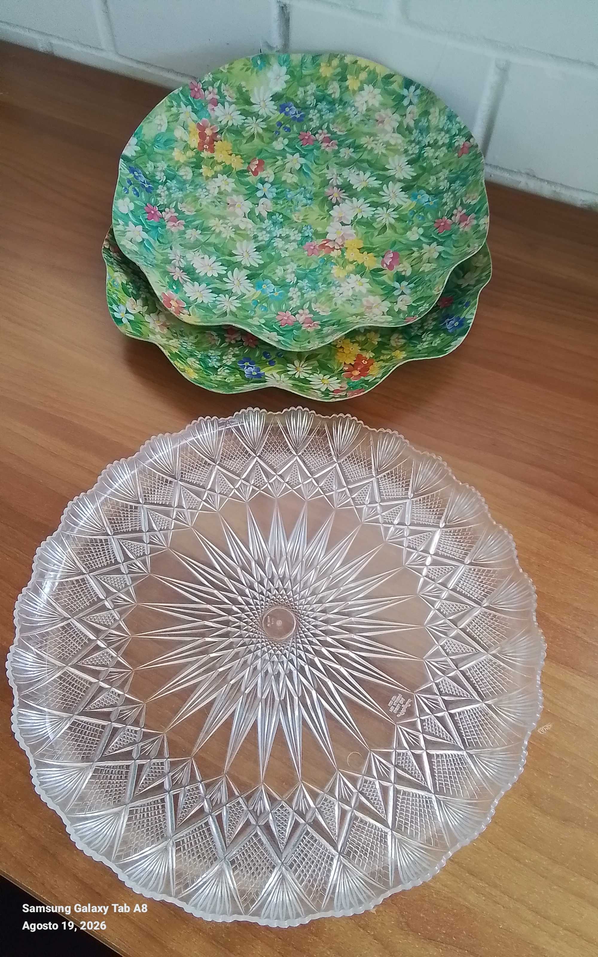 2 vassoi di carta 1 di plastica