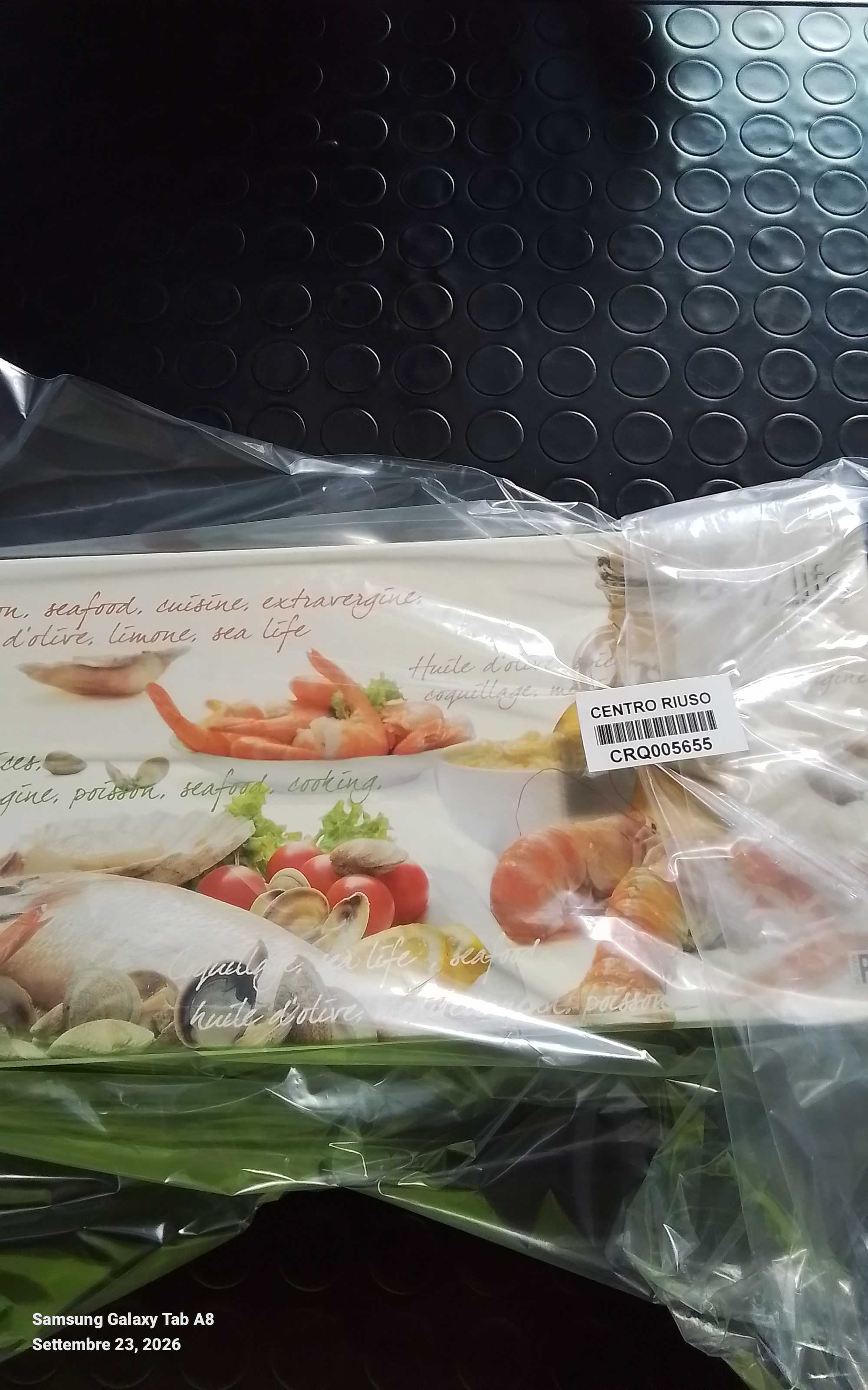 set 2 fish plates